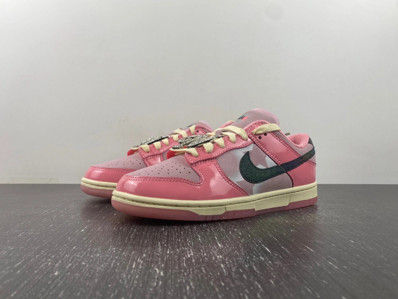 Nike Dunk Low “Barbie”  FN8927-621