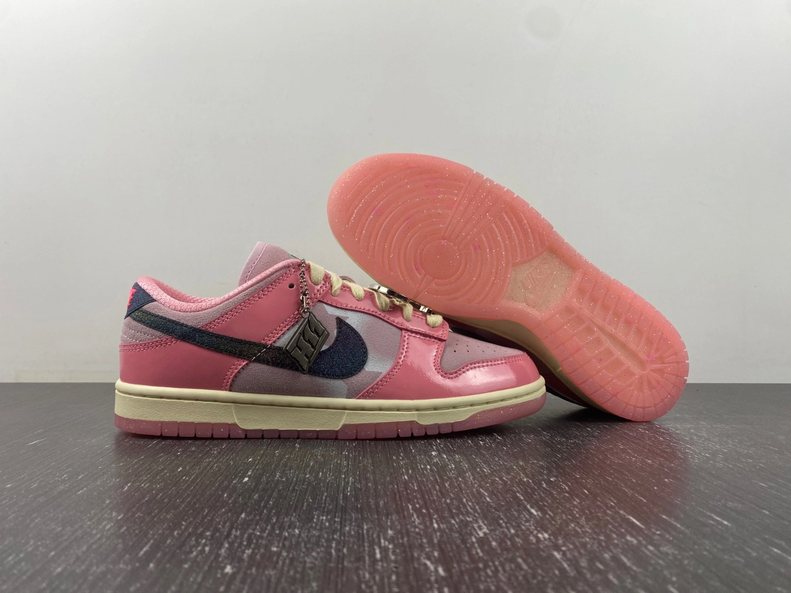 Nike Dunk Low “Barbie”  FN8927-621