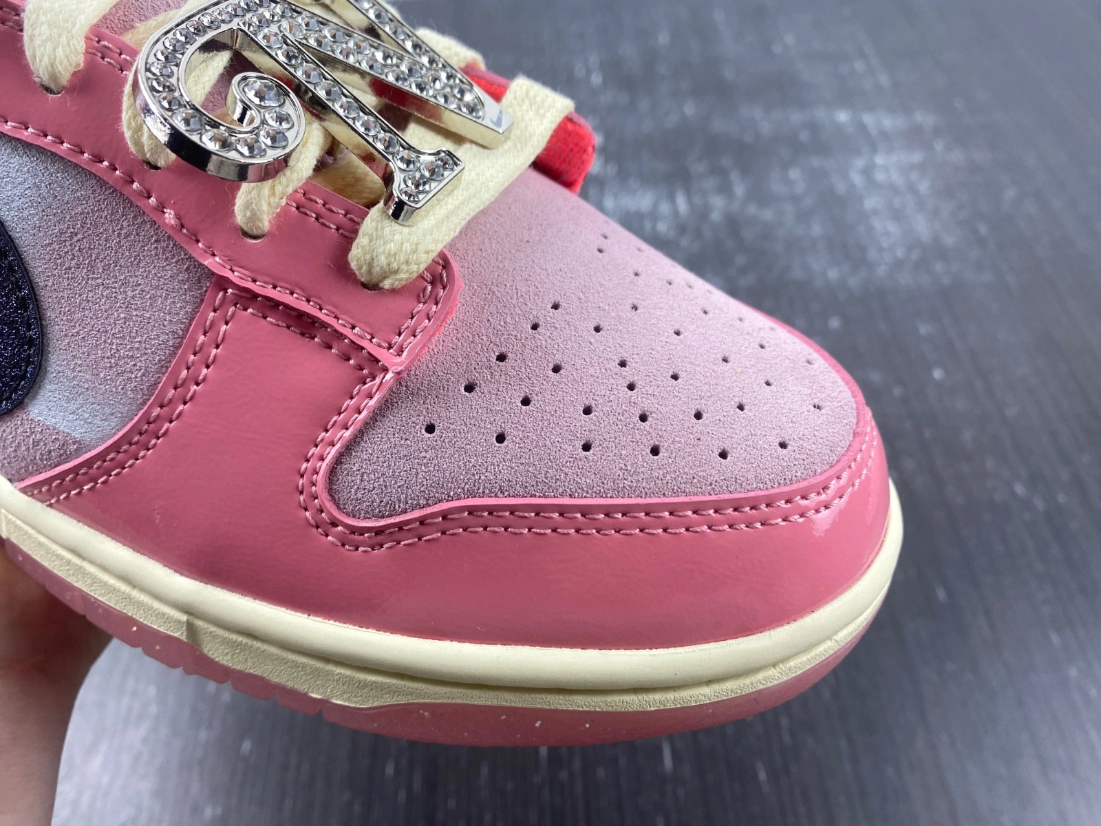 Nike Dunk Low “Barbie”  FN8927-621