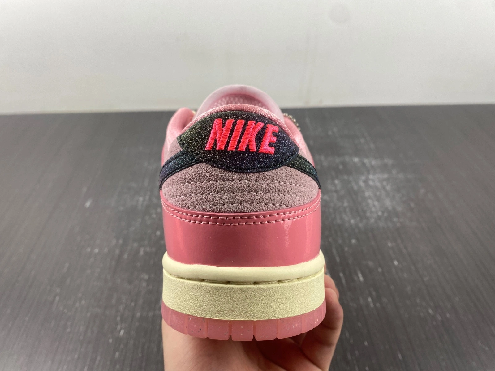 Nike Dunk Low “Barbie”  FN8927-621