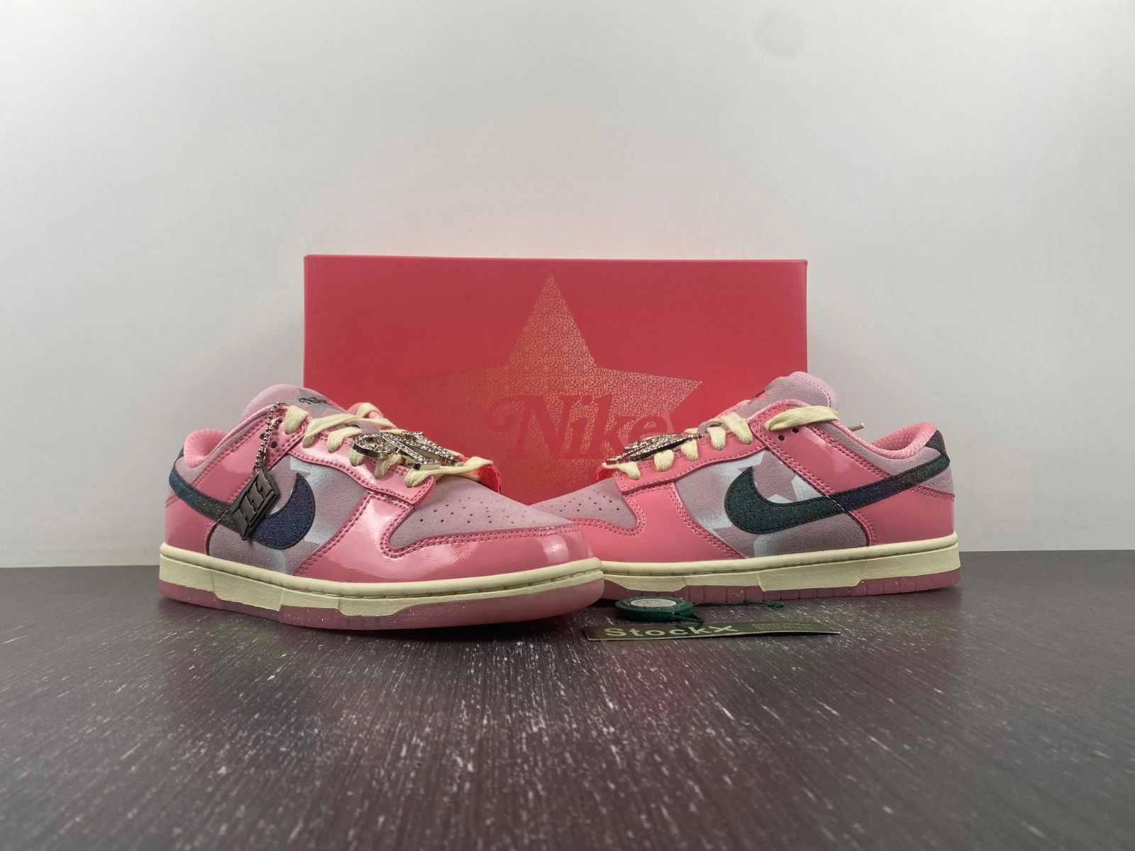 Nike Dunk Low “Barbie”  FN8927-621