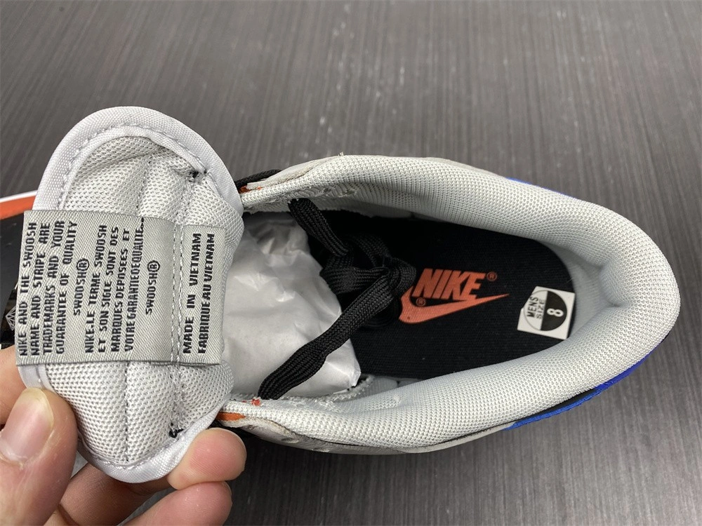 Nike Dunk Low EMB NBA 75th Anniversary Knicks  DD3363-002