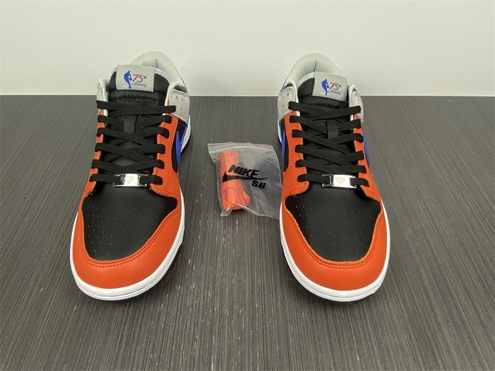 Nike Dunk Low EMB NBA 75th Anniversary Knicks  DD3363-002