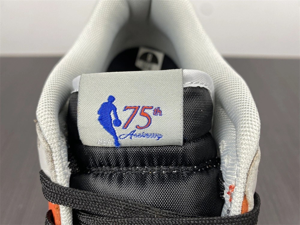 Nike Dunk Low EMB NBA 75th Anniversary Knicks  DD3363-002