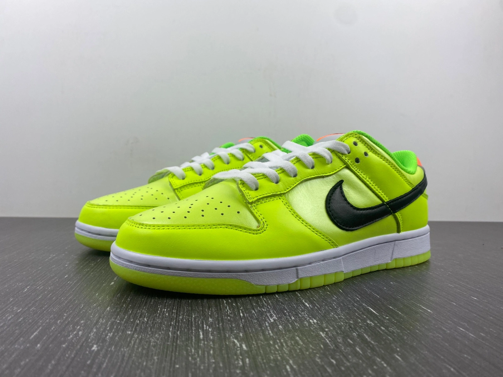 Nike Dunk Low Glow In The Dark FJ4610-702