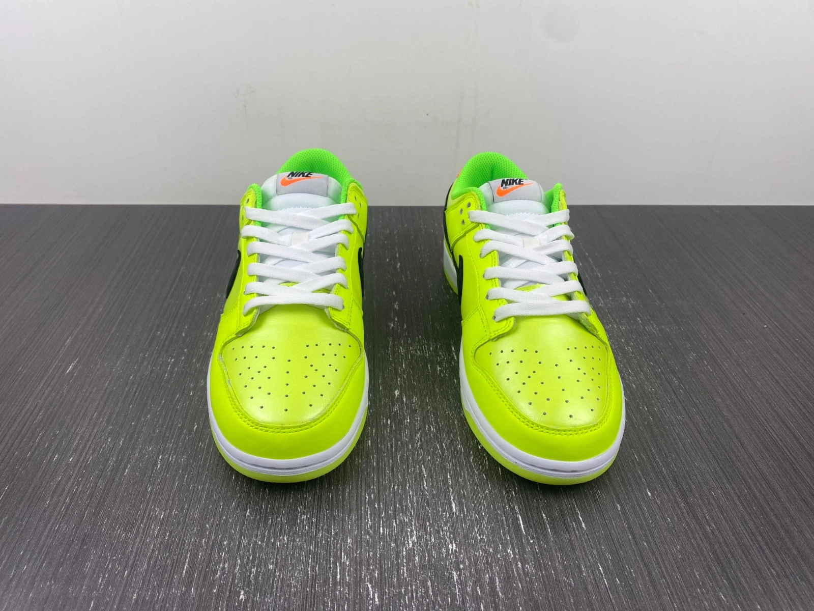 Nike Dunk Low Glow In The Dark FJ4610-702