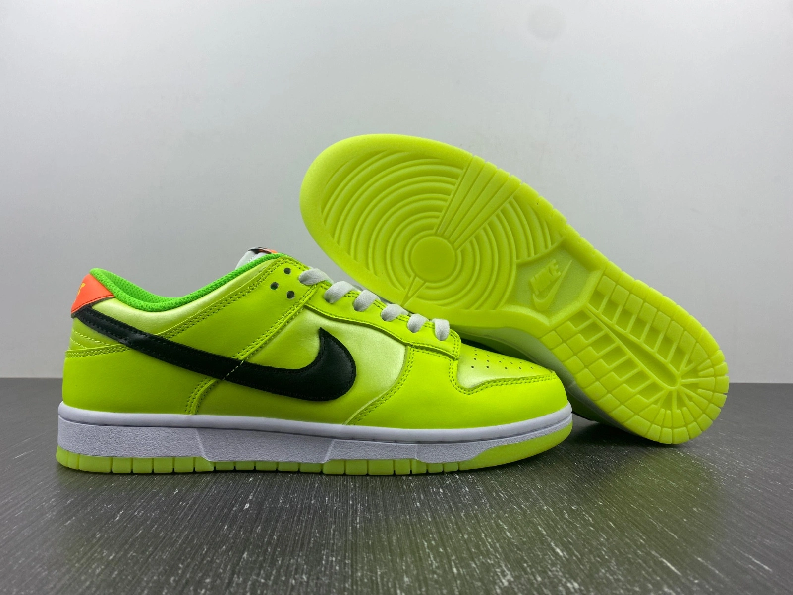 Nike Dunk Low Glow In The Dark FJ4610-702