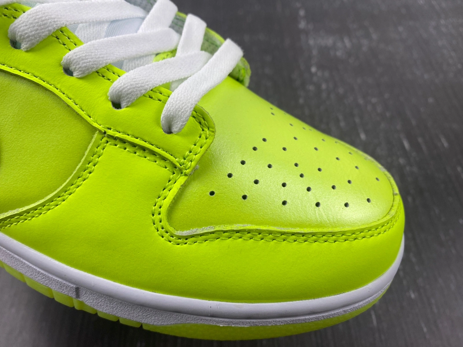 Nike Dunk Low Glow In The Dark FJ4610-702