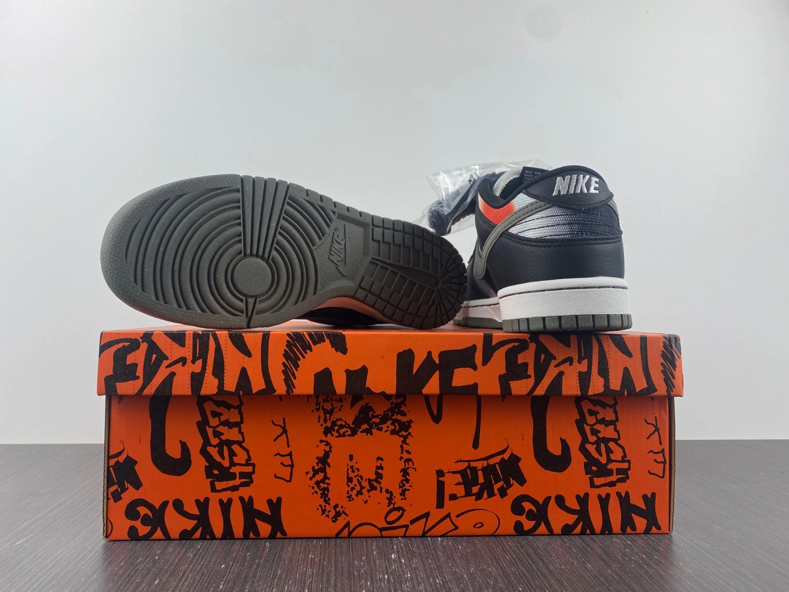 Nike Dunk Low Graffiti Black Red - DM0108-001