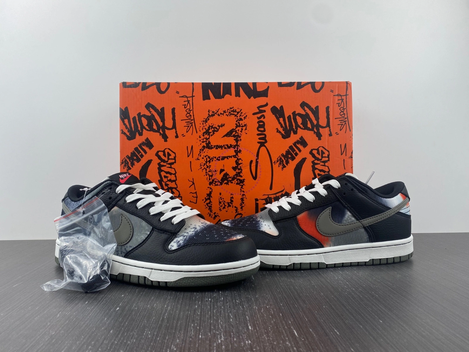 Nike Dunk Low Graffiti Black Red - DM0108-001