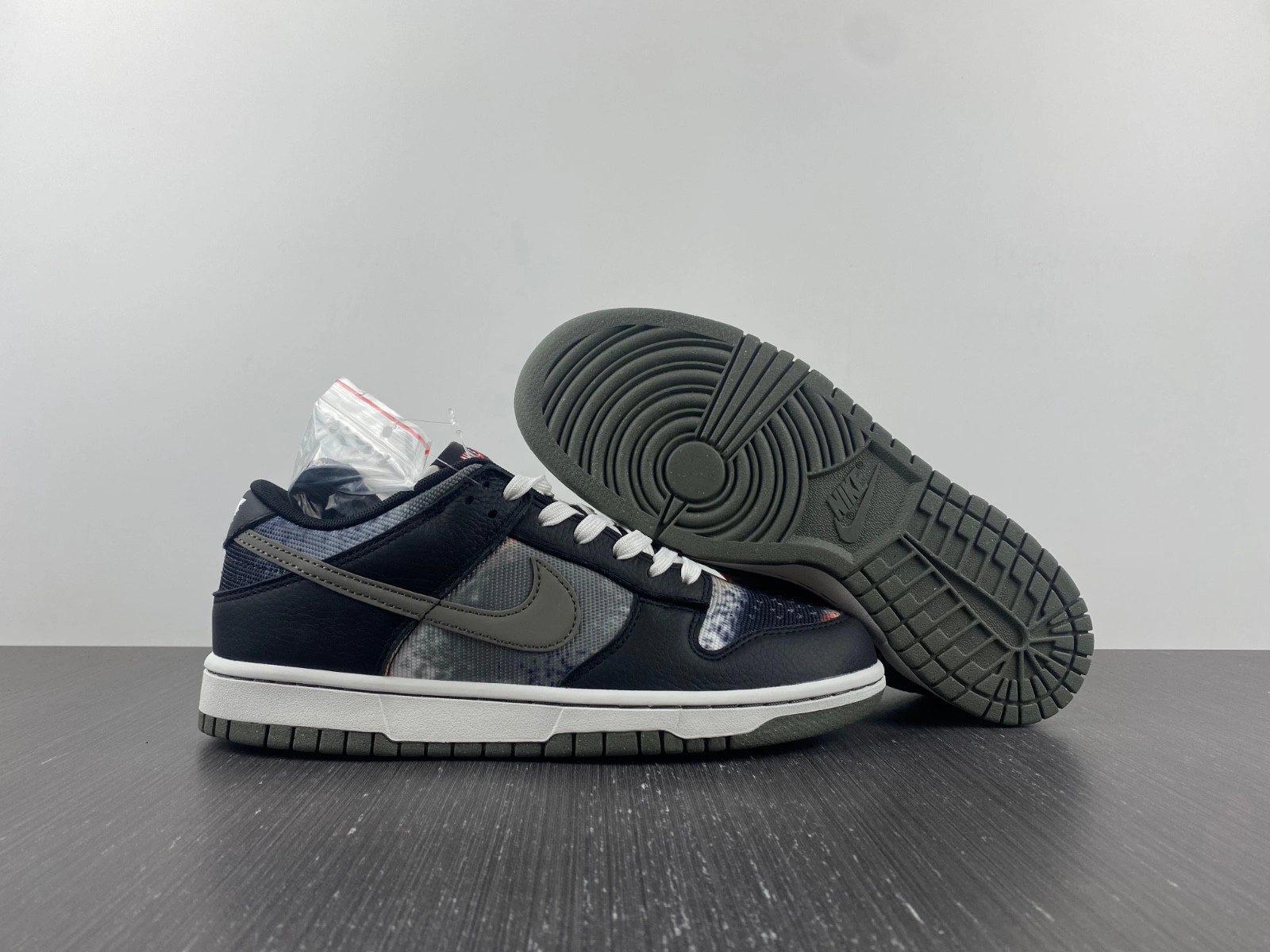 Nike Dunk Low Graffiti Black Red - DM0108-001