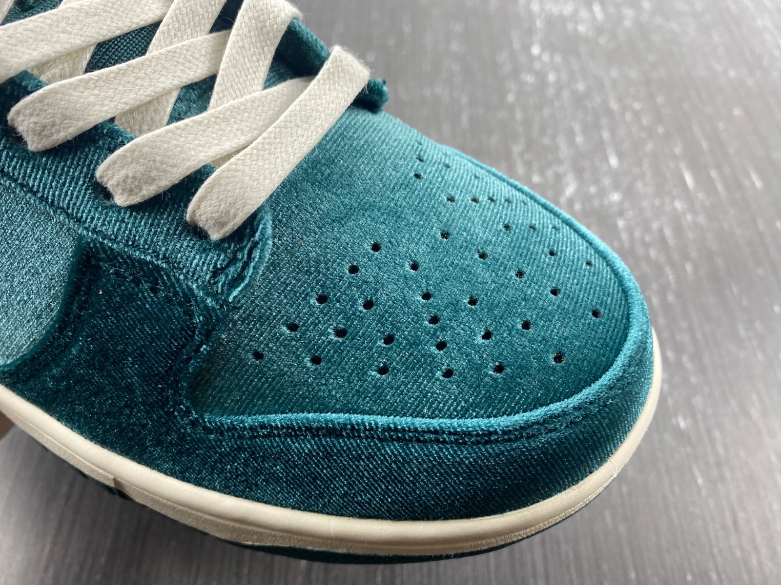 Nike Dunk Low Green Velvet (W) - DZ5224-300