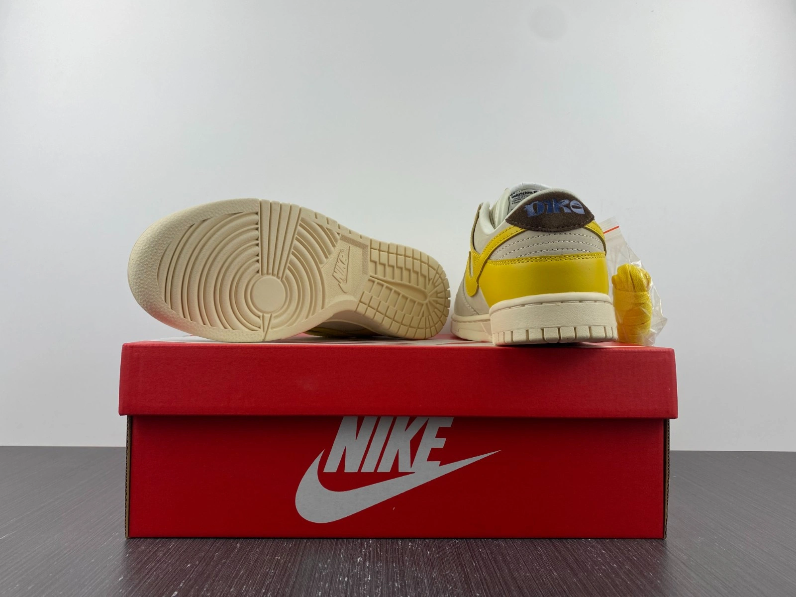 Nike Dunk Low LX Banana (W) - DR5487-100