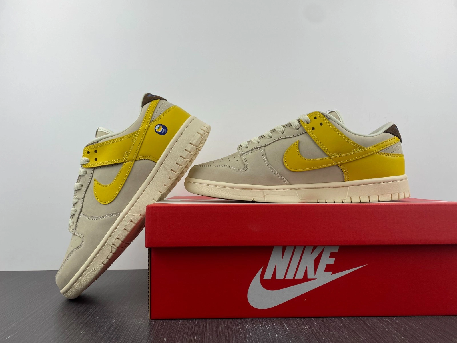 Nike Dunk Low LX Banana (W) - DR5487-100