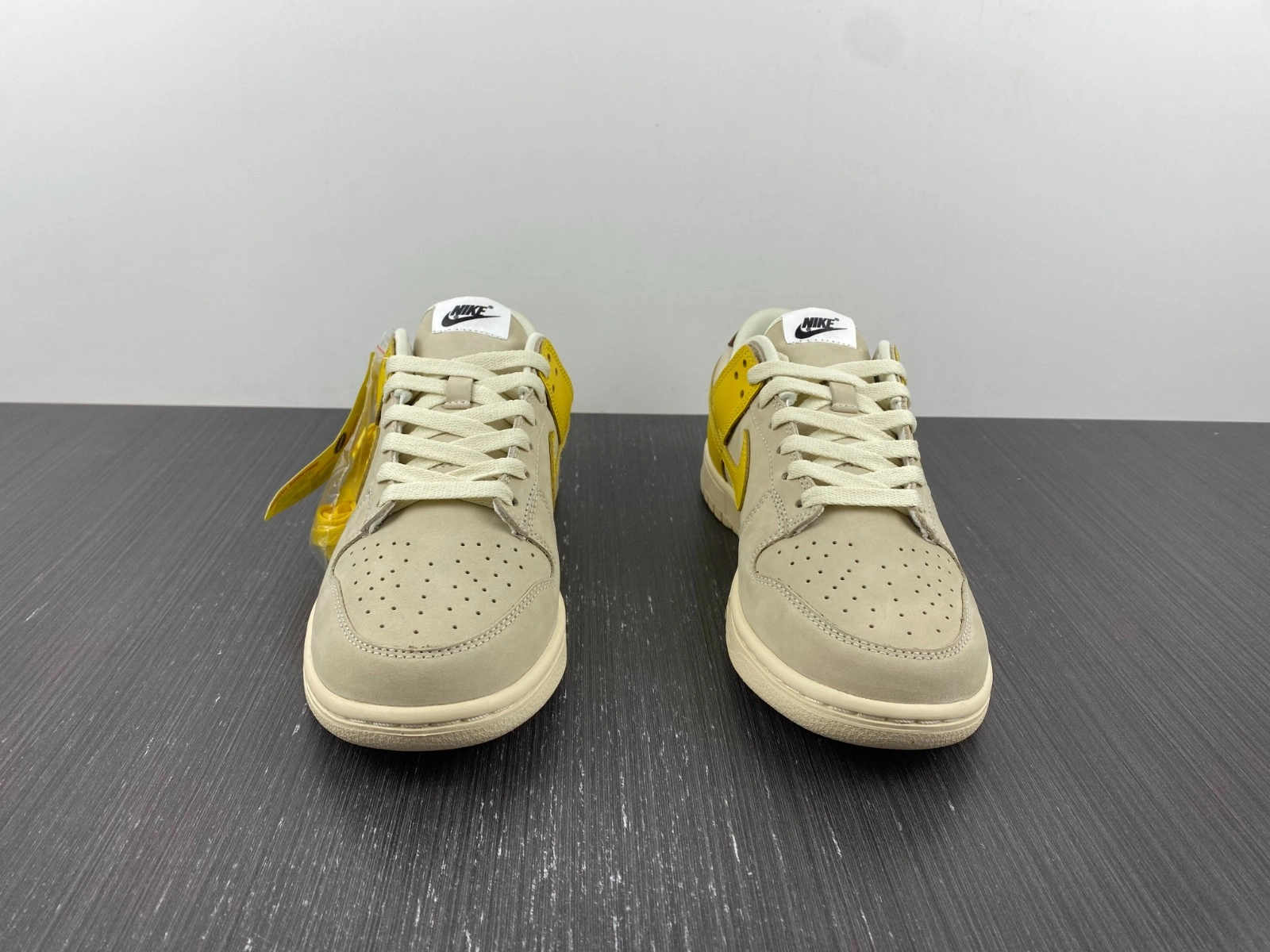 Nike Dunk Low LX Banana (W) - DR5487-100
