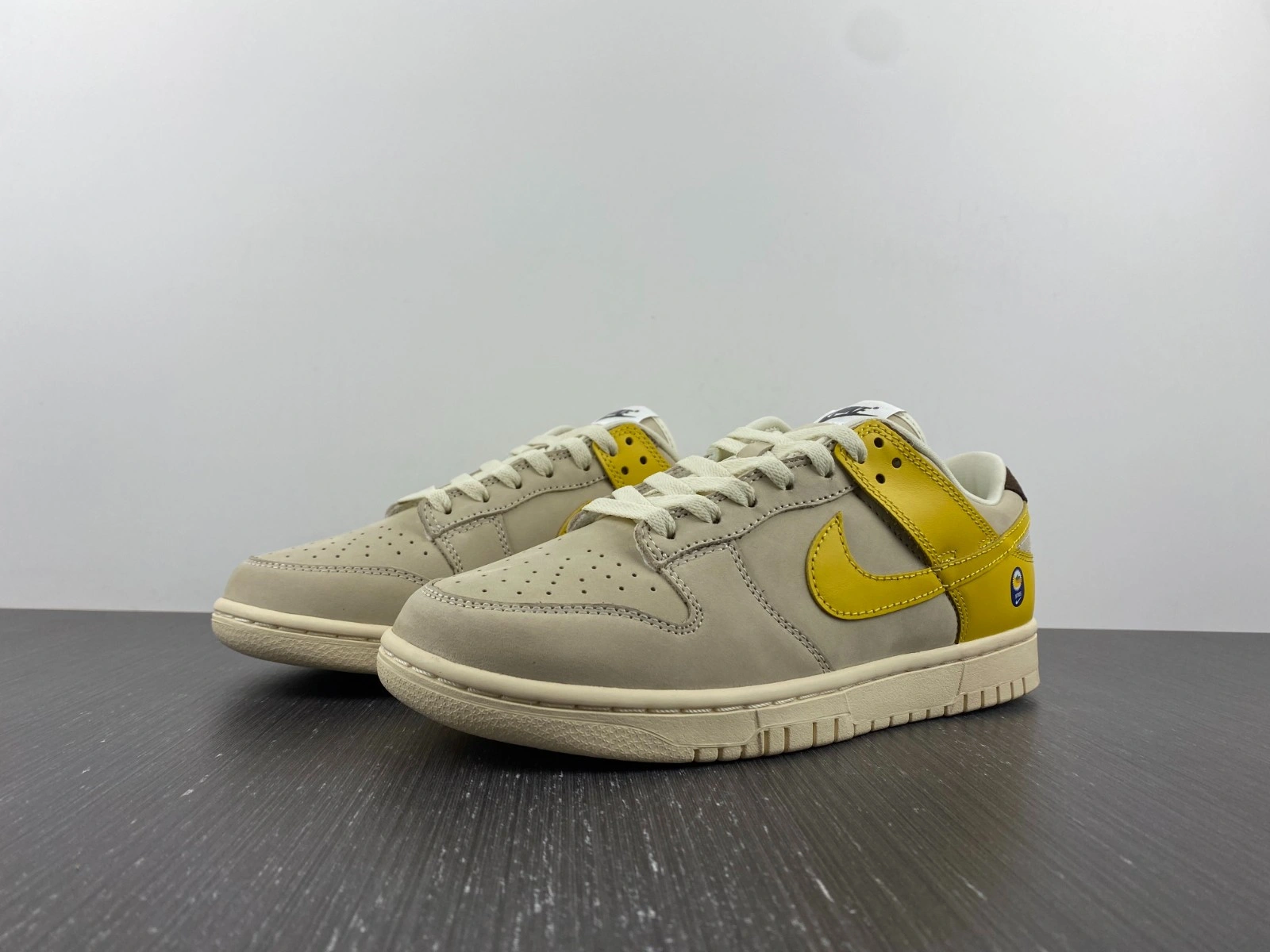 Nike Dunk Low LX Banana (W) - DR5487-100