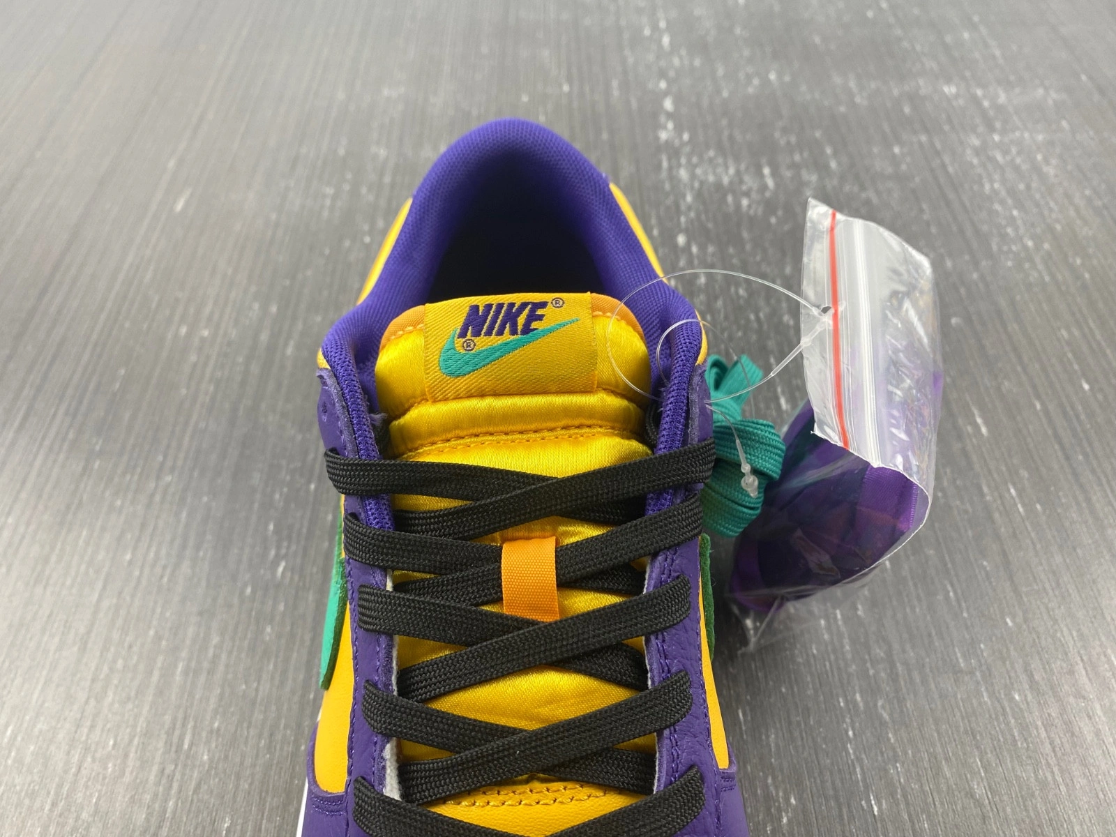 Nike Dunk Low LX Lisa Leslie (W) - DO9581-500