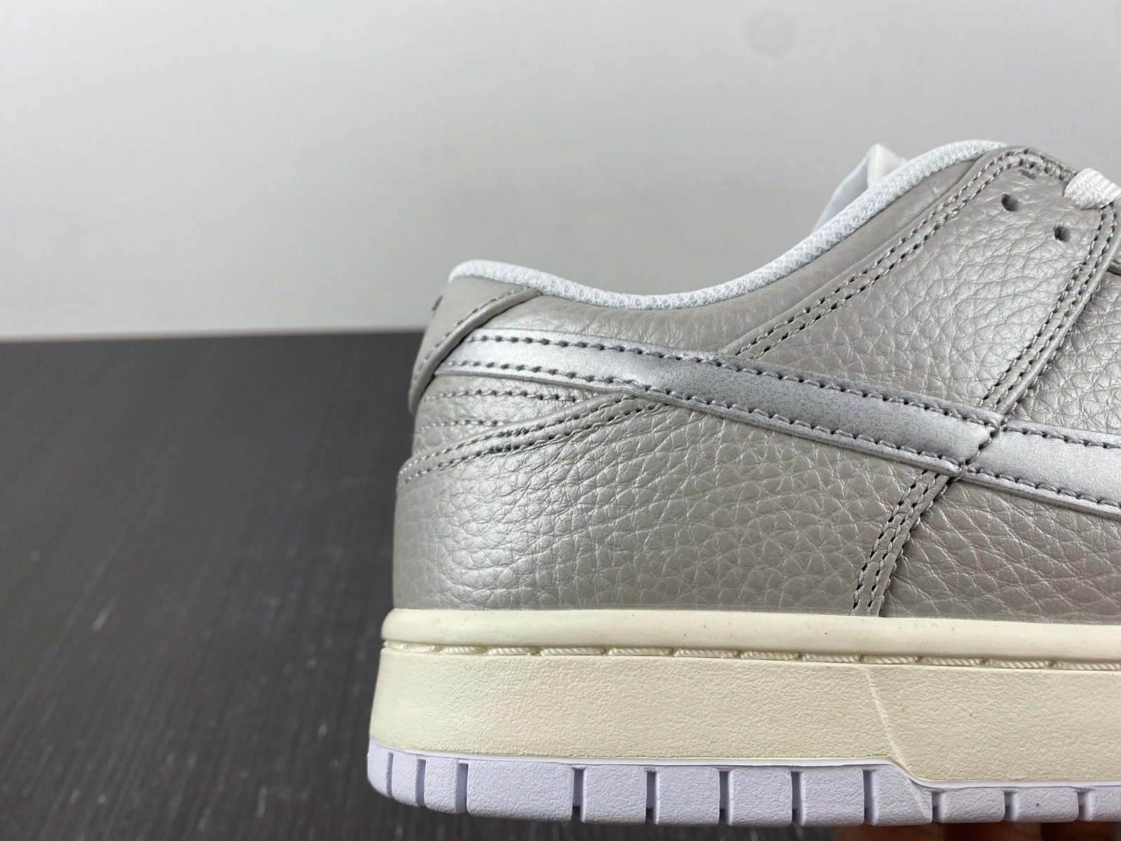 Nike Dunk Low Metallic Silver - DX3197-095
