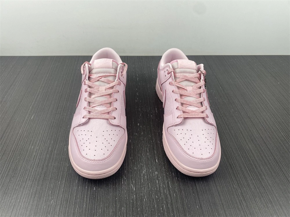 Nike Dunk Low Pink (GS) - 921803-601