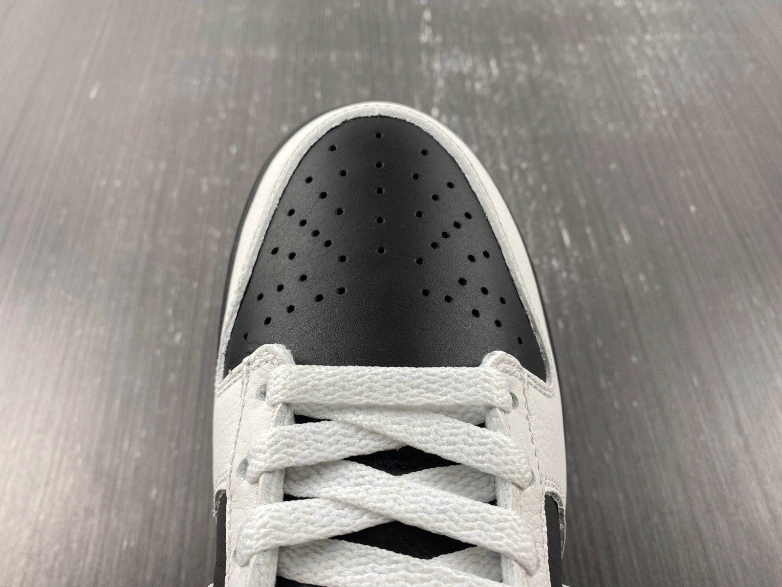Nike Dunk Low Retro Reverse Panda  FD9064-011