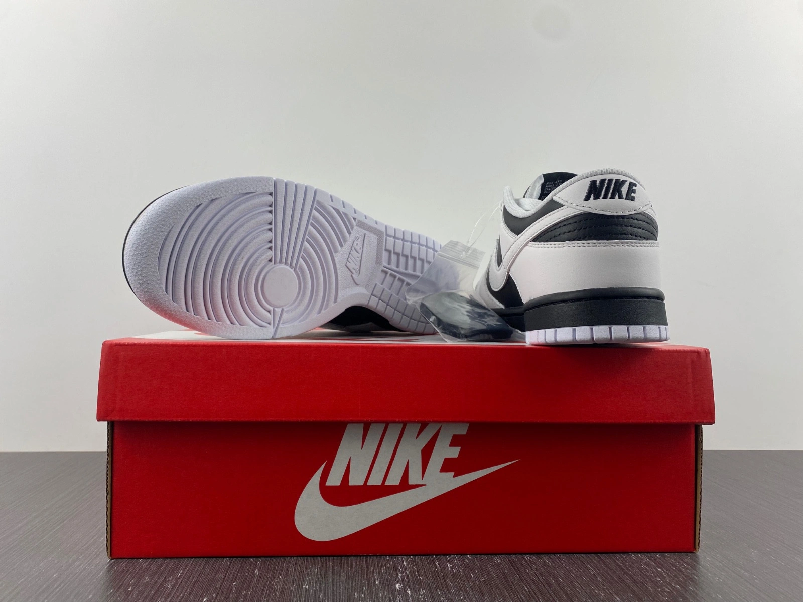 Nike Dunk Low Retro Reverse Panda  FD9064-011