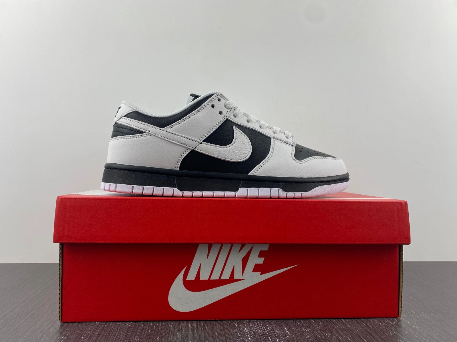 Nike Dunk Low Retro Reverse Panda  FD9064-011