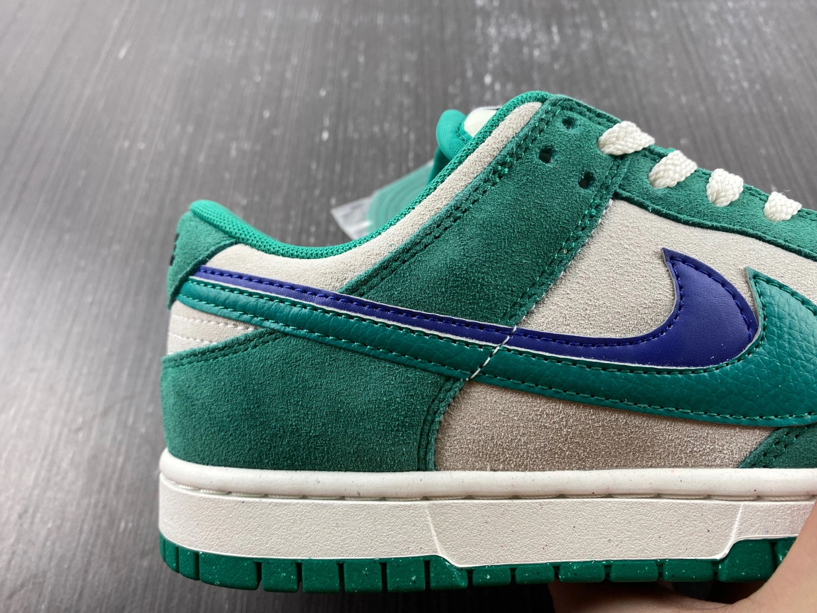 Nike Dunk Low SE 85 Neptune Green (W)   DO9457-101