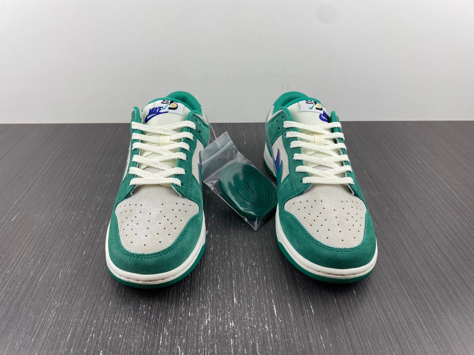 Nike Dunk Low SE 85 Neptune Green (W)   DO9457-101