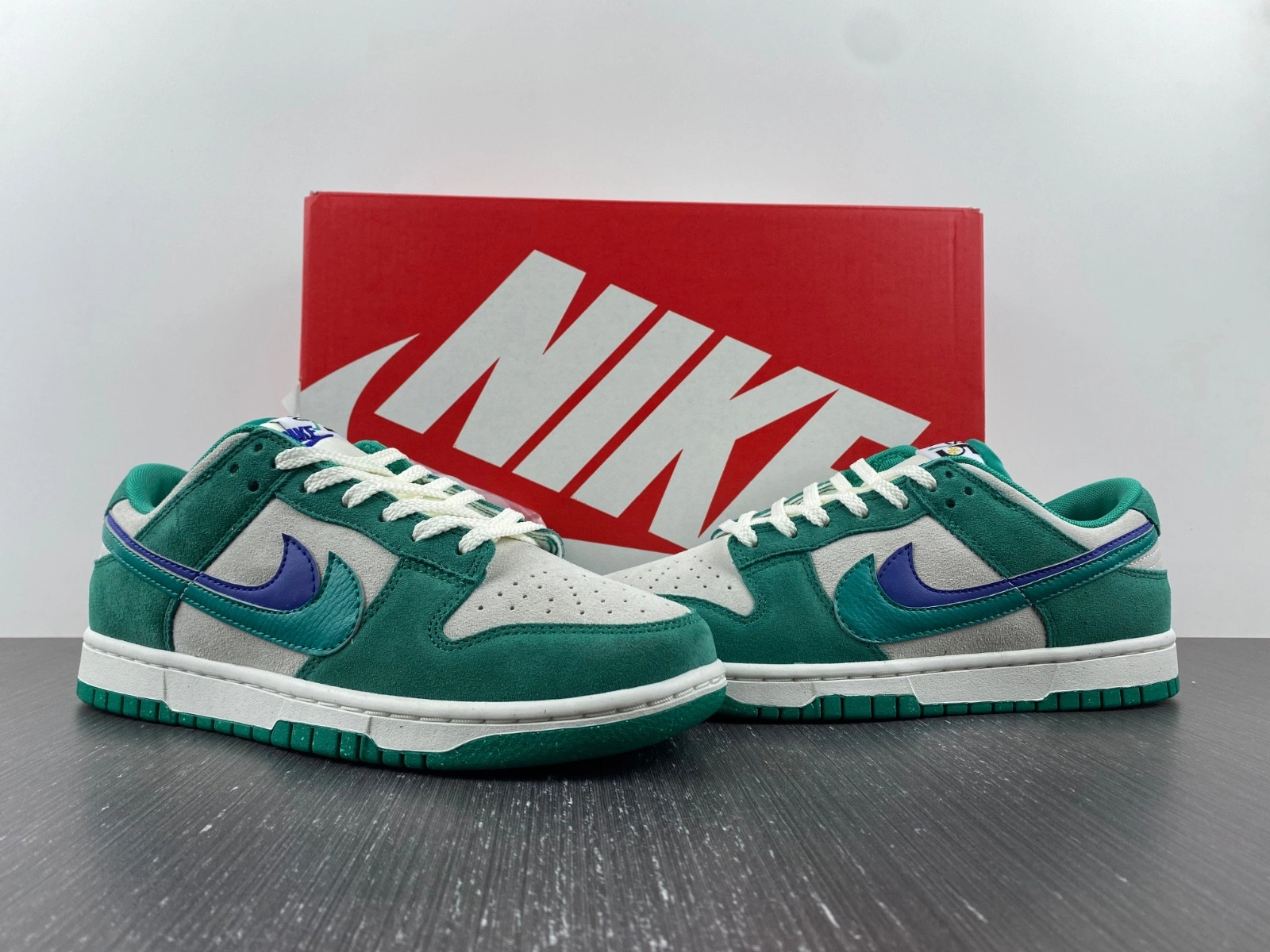 Nike Dunk Low SE 85 Neptune Green (W)   DO9457-101