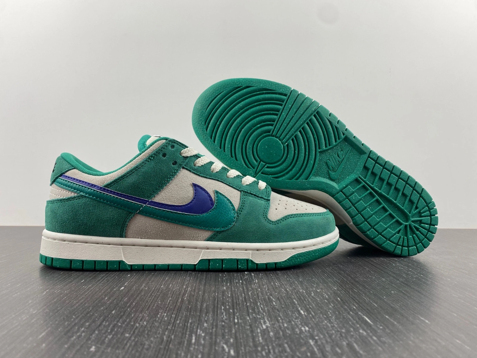 Nike Dunk Low SE 85 Neptune Green (W)   DO9457-101