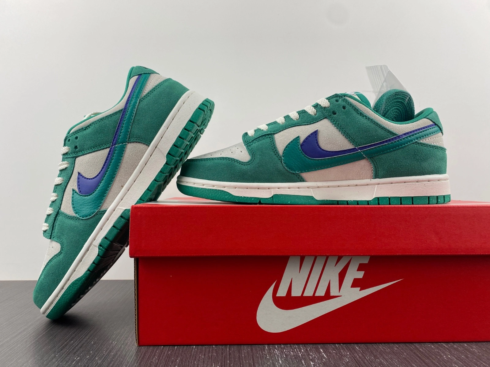 Nike Dunk Low SE 85 Neptune Green (W)   DO9457-101