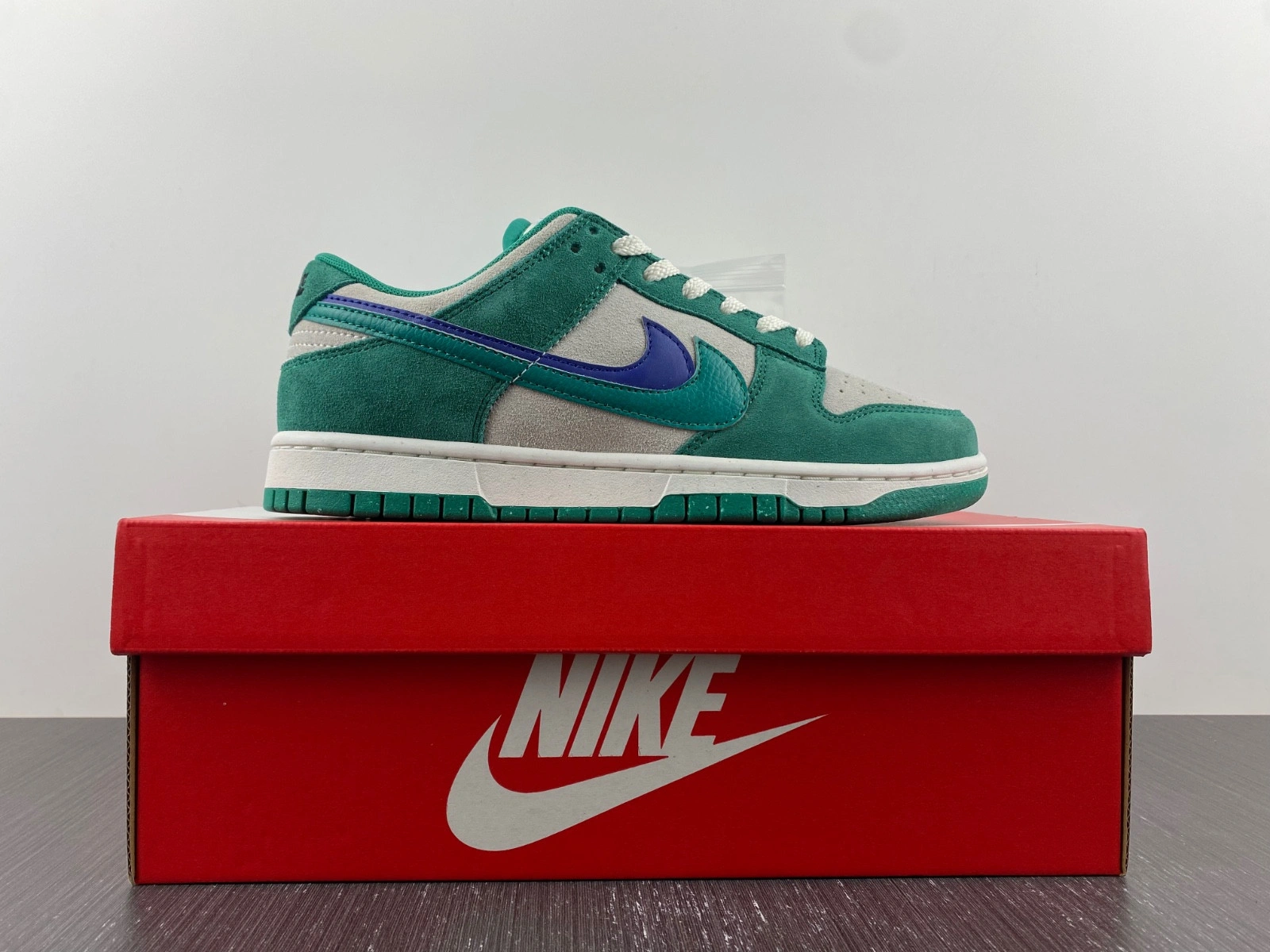 Nike Dunk Low SE 85 Neptune Green (W)   DO9457-101