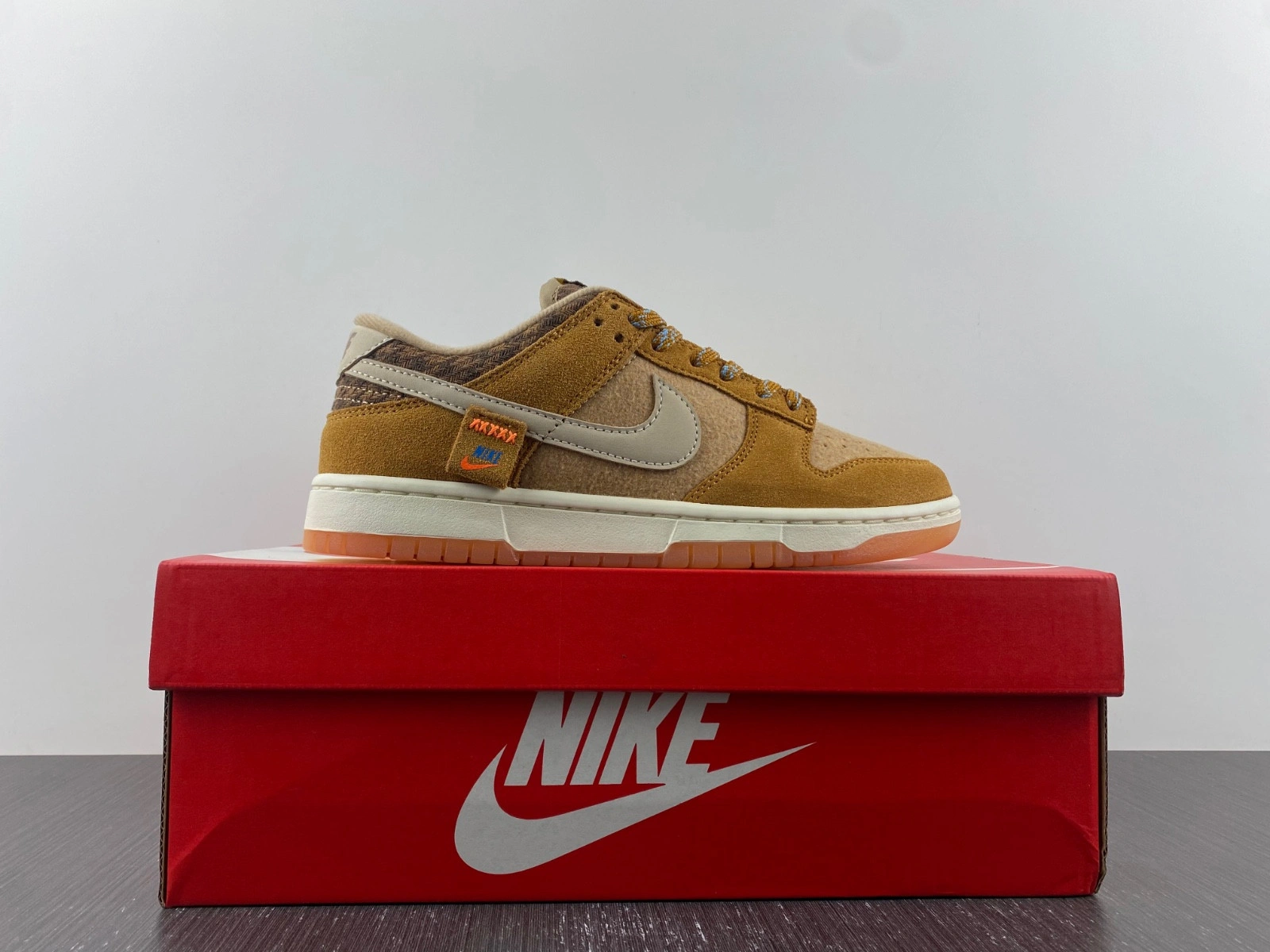 Nike Dunk Low SE Teddy Bear Parline  DZ5350-288