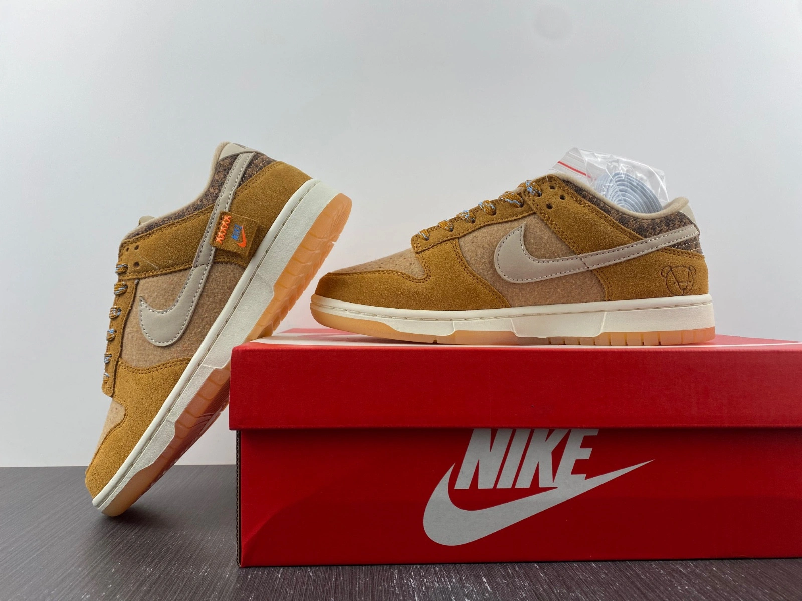 Nike Dunk Low SE Teddy Bear Parline  DZ5350-288