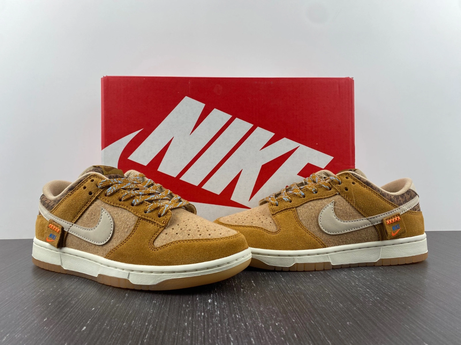 Nike Dunk Low SE Teddy Bear Parline  DZ5350-288