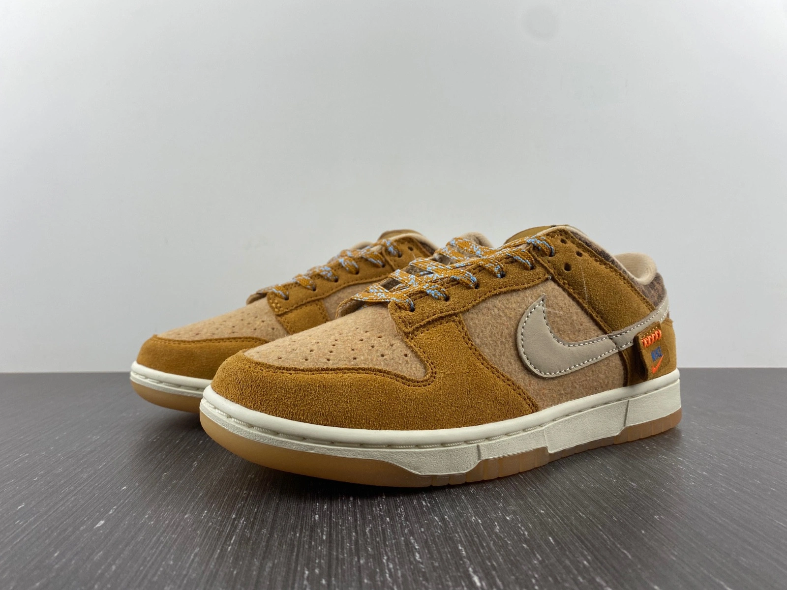 Nike Dunk Low SE Teddy Bear Parline  DZ5350-288