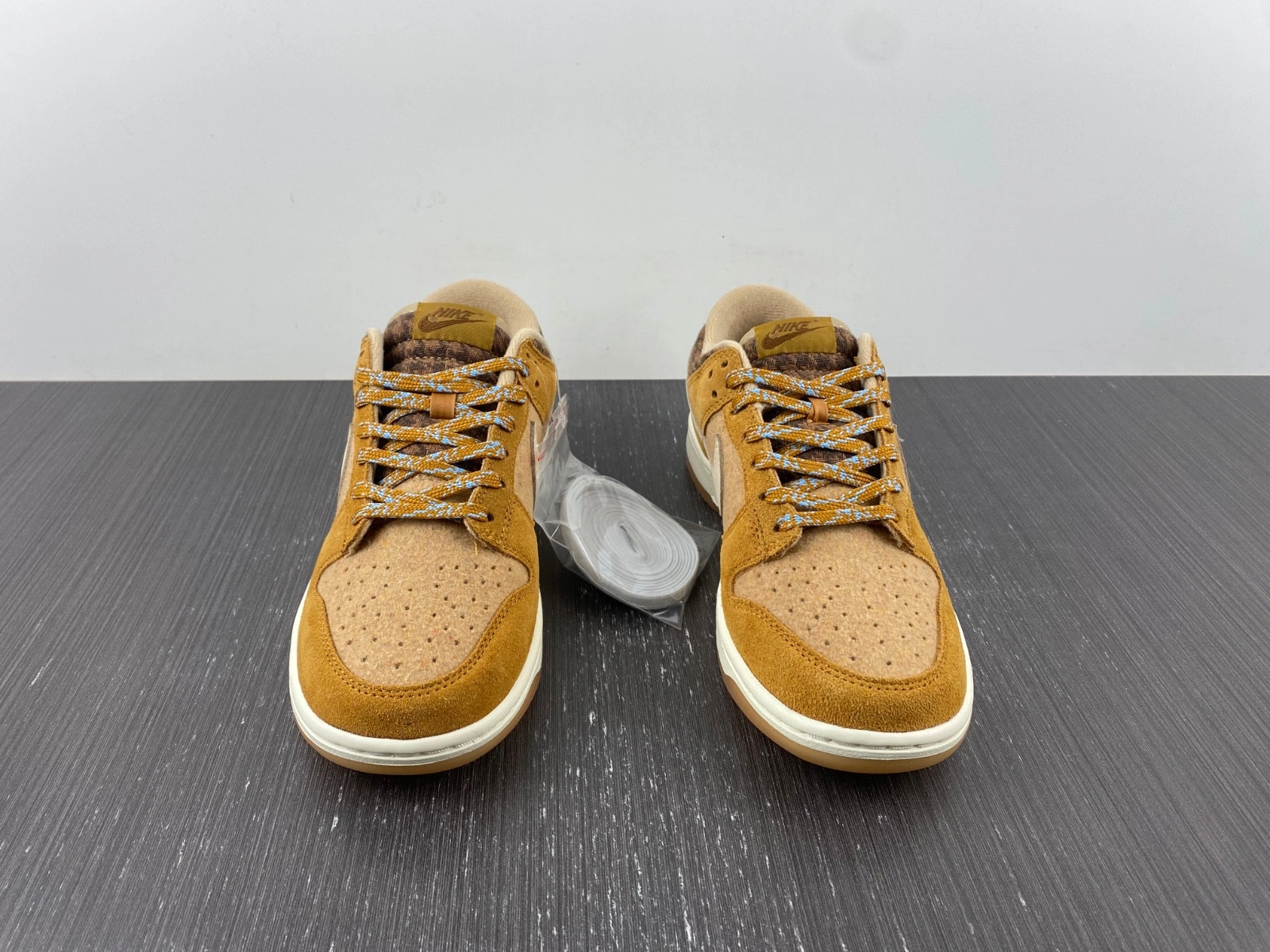 Nike Dunk Low SE Teddy Bear Parline  DZ5350-288
