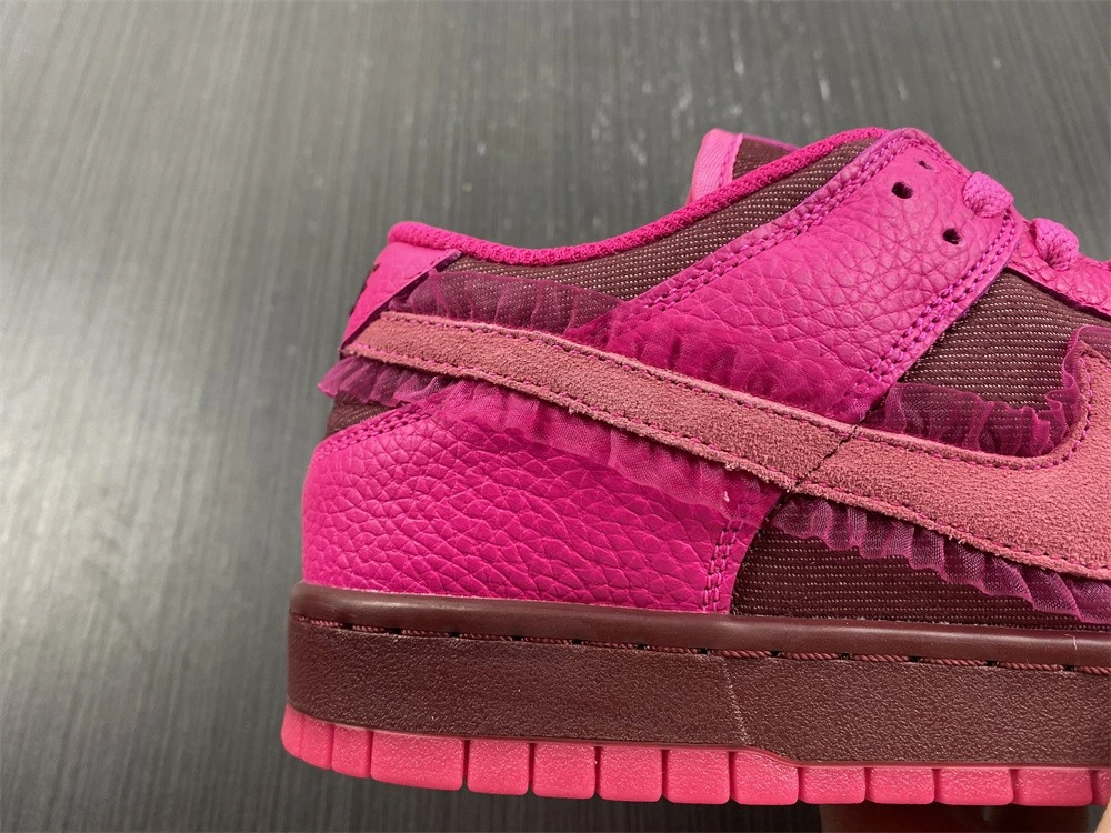 Nike Dunk Low Valentine's Day (2022) (W)  DQ9324-600