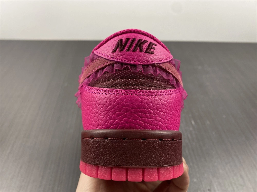 Nike Dunk Low Valentine's Day (2022) (W)  DQ9324-600