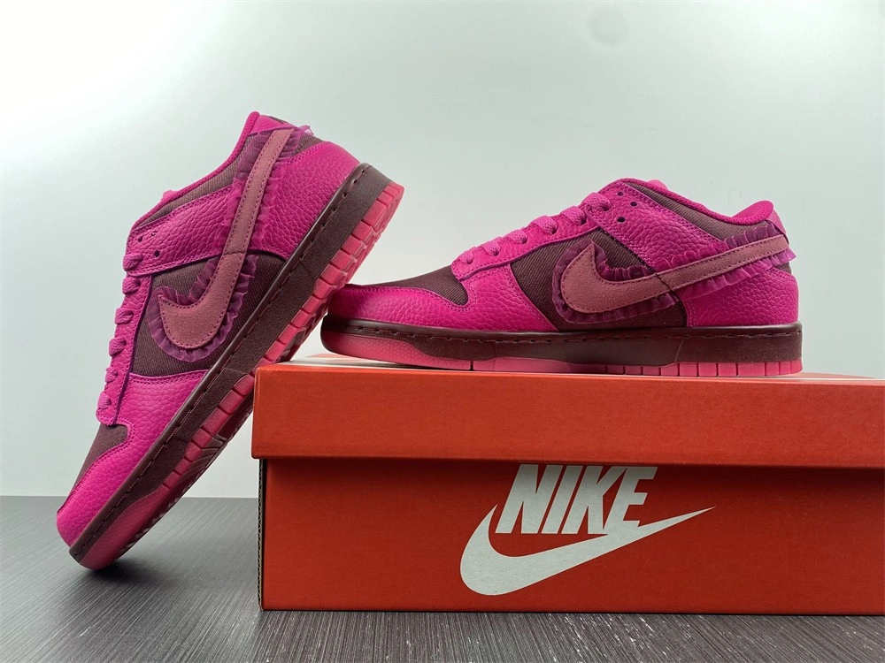 Nike Dunk Low Valentine's Day (2022) (W)  DQ9324-600