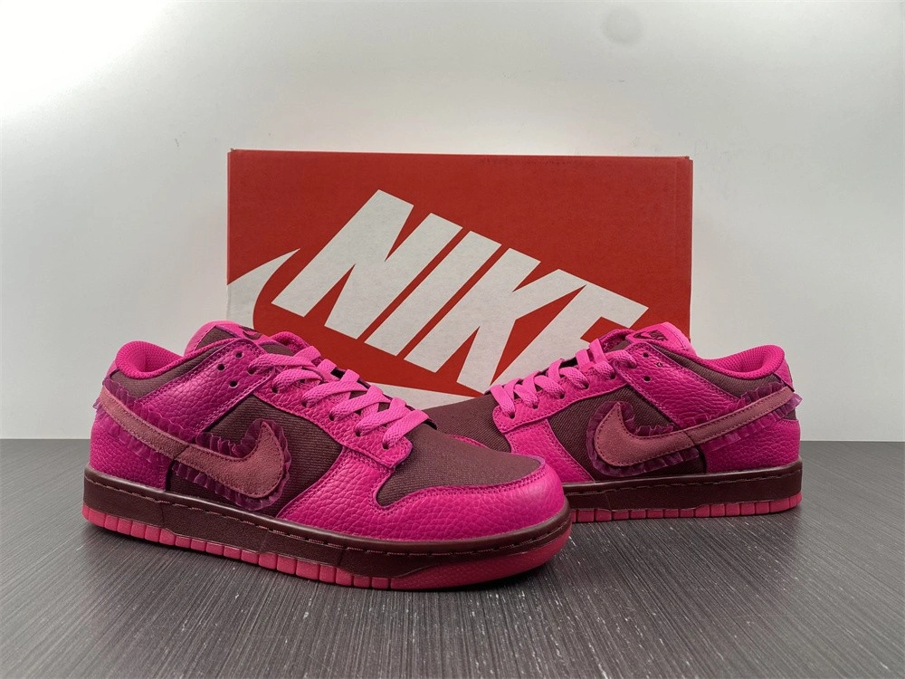 Nike Dunk Low Valentine's Day (2022) (W)  DQ9324-600