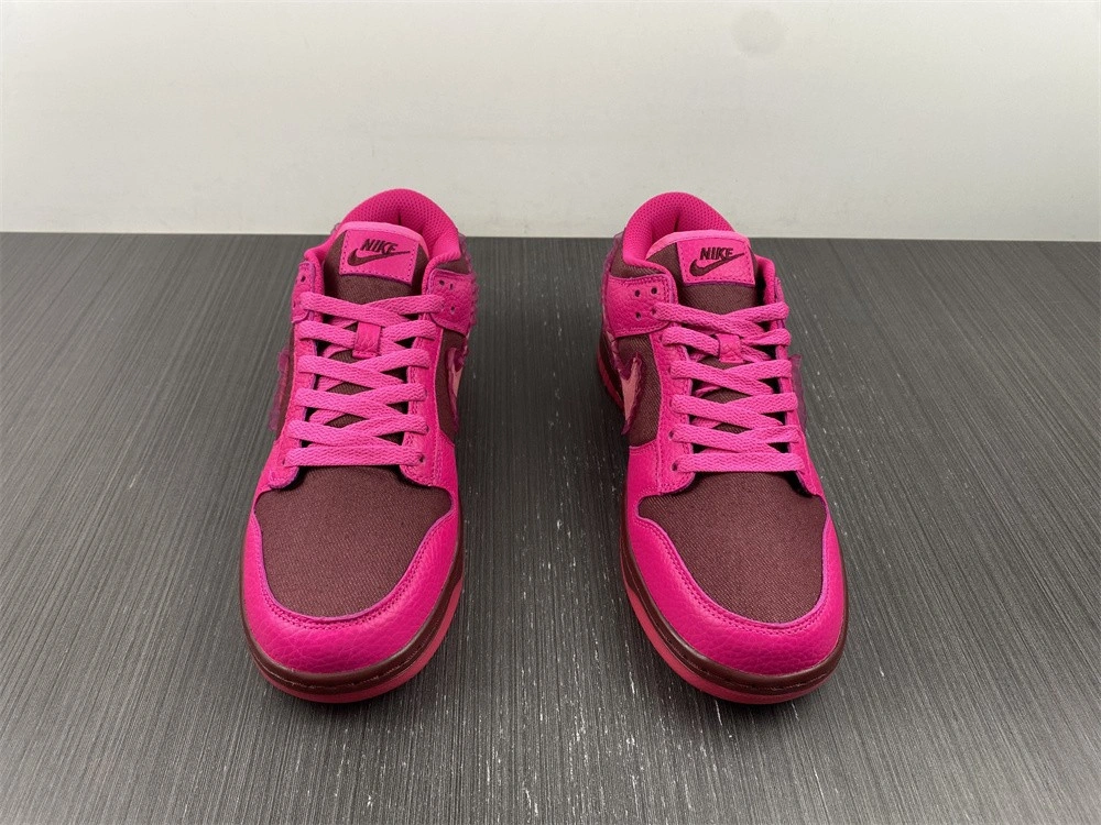 Nike Dunk Low Valentine's Day (2022) (W)  DQ9324-600