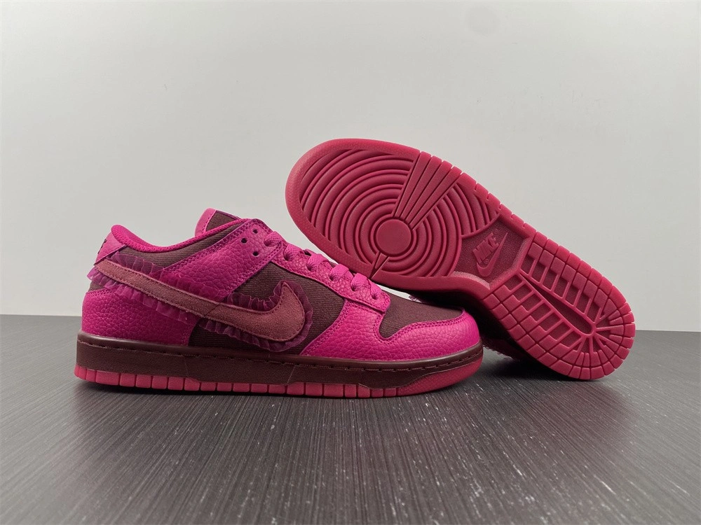 Nike Dunk Low Valentine's Day (2022) (W)  DQ9324-600