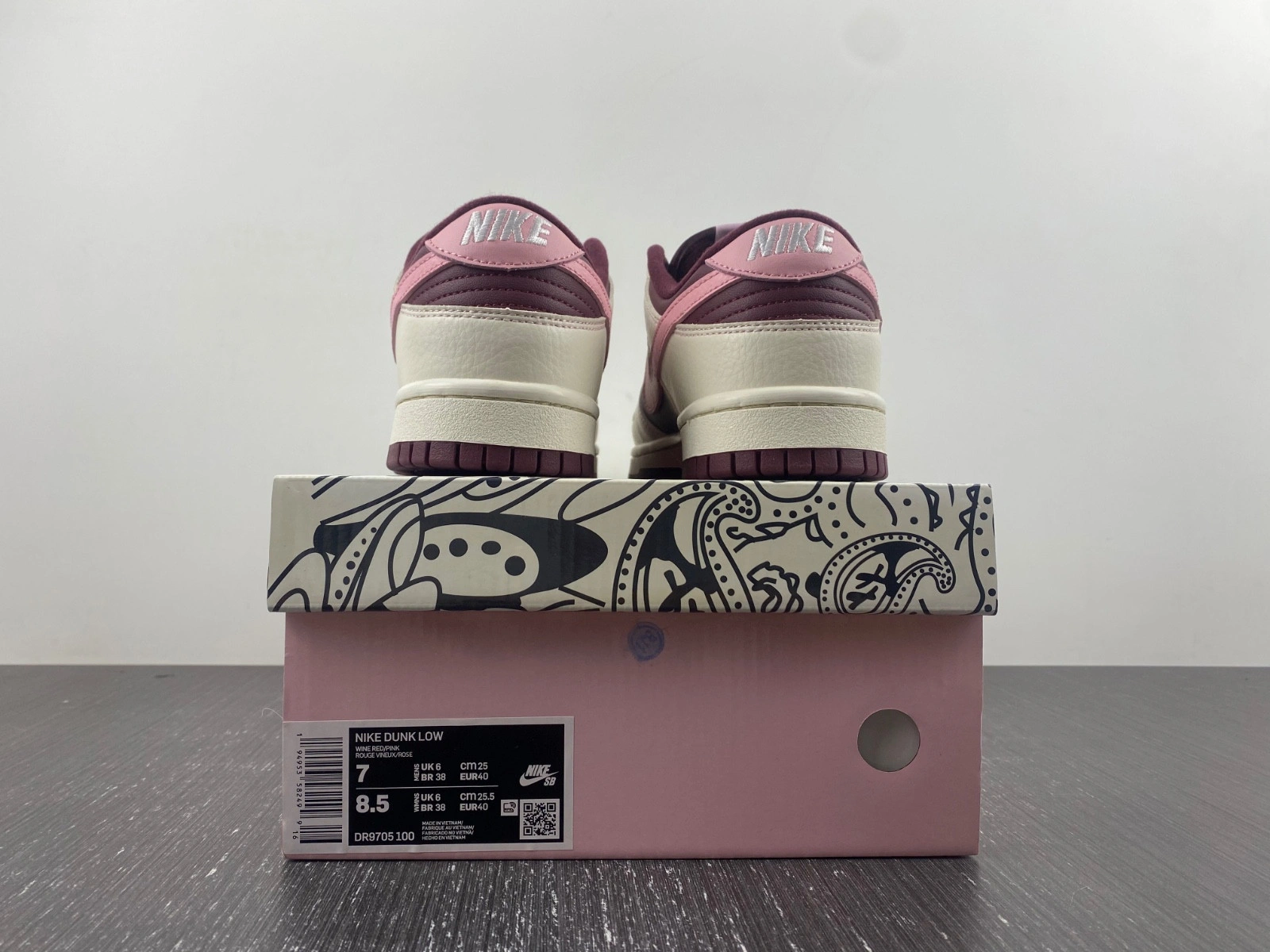 Nike Dunk Low Valentine's Day DR9705-100
