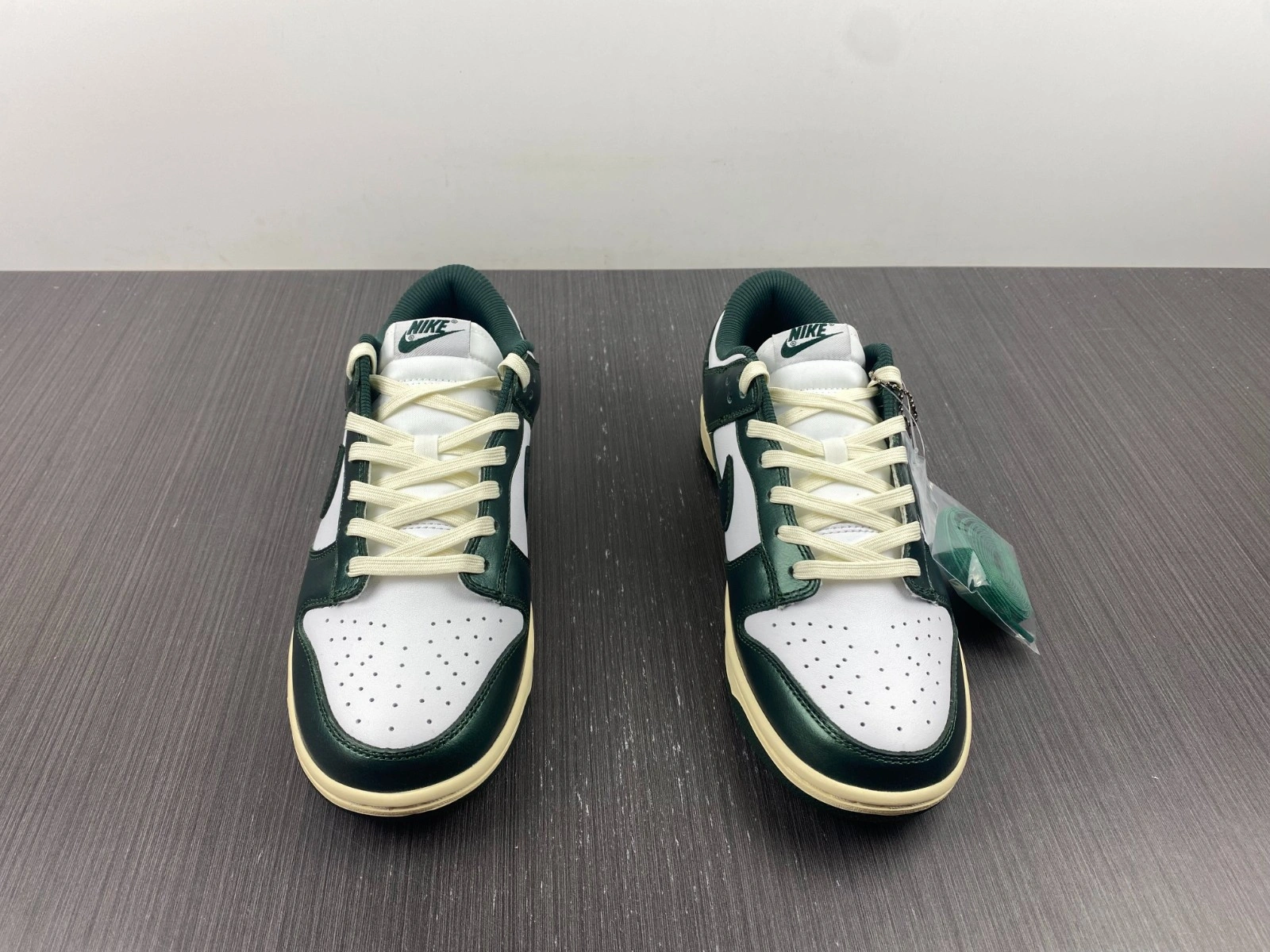 Nike Dunk Low Vintage Green (W) - DQ8580-100
