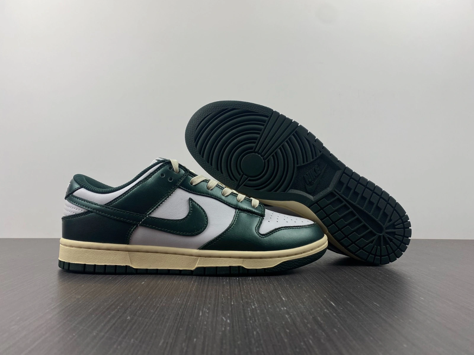 Nike Dunk Low Vintage Green (W) - DQ8580-100