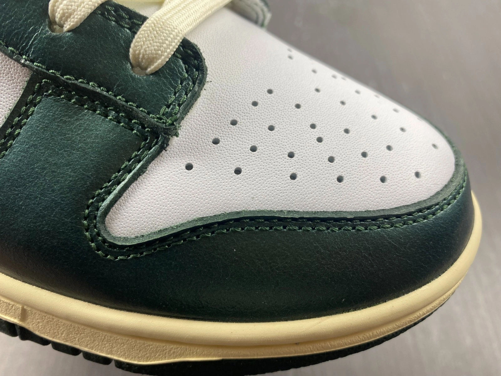 Nike Dunk Low Vintage Green (W) - DQ8580-100
