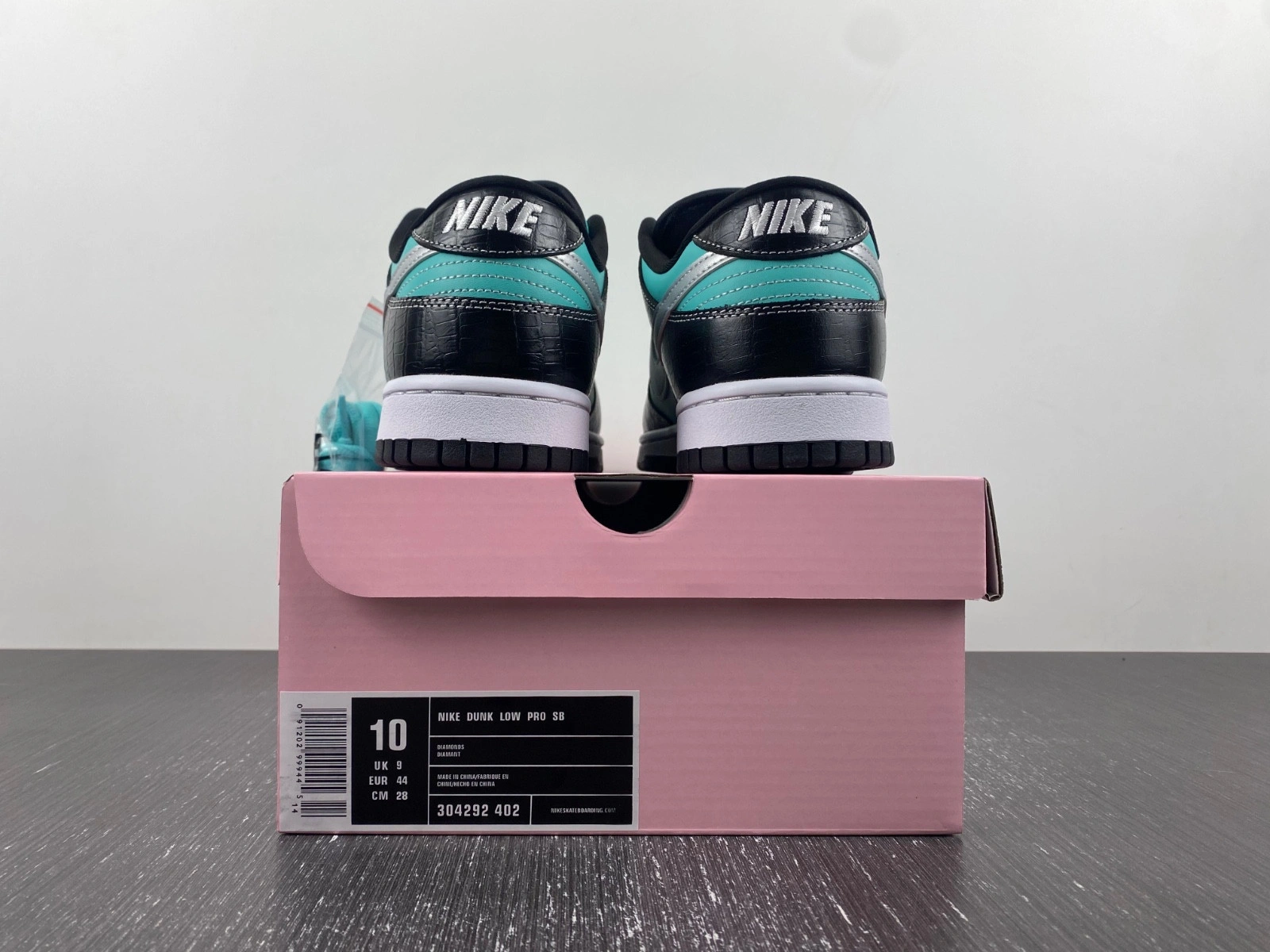 Nike Dunk SB Low Diamond Supply Co. 