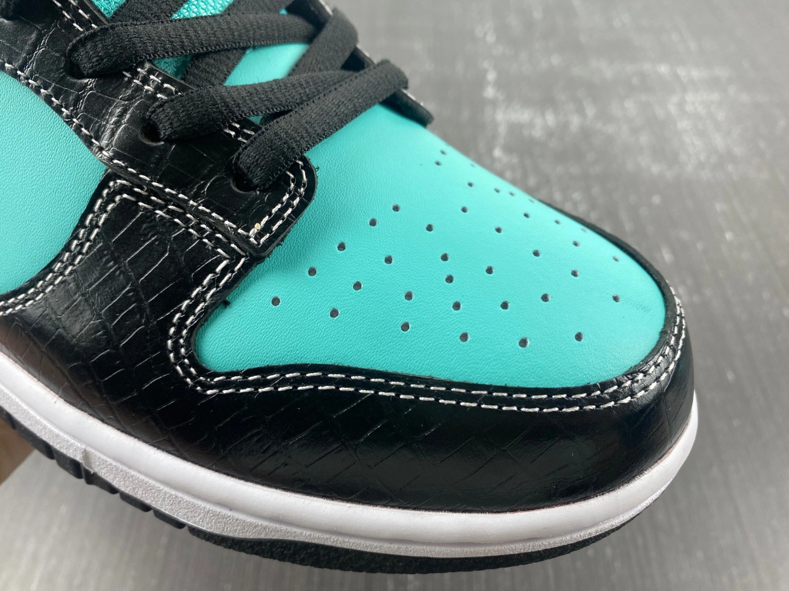 Nike Dunk SB Low Diamond Supply Co. 