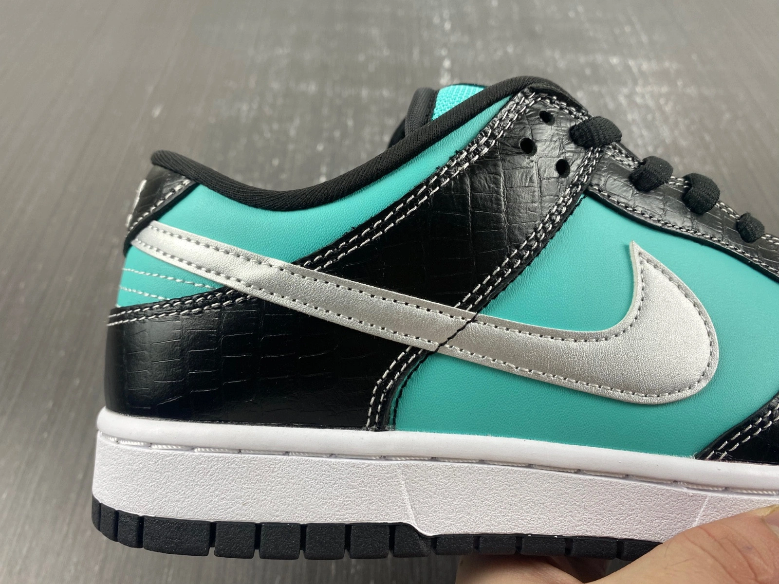 Nike Dunk SB Low Diamond Supply Co. 
